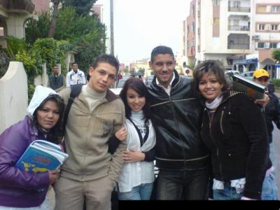 les amis de lécy lol  c'est mohsin et meryam et salman ou m3ahoum hama9atte  hhh  des moment inobliable  za3ma akhouti peace 3likoum ??