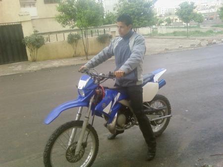 c'est amine  3chiri madawaznach 9lil  dima  andar  avec le moto de mido