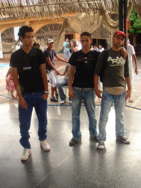  moi  + hassan twix  + nichkou  lol