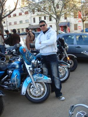 c'est mon  ami  de class  tré  gentill çe  mec  rest comme ça
