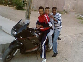 3plas ou m3a mhoum amine et 3abdo