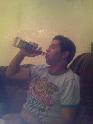 c'est hatim de méknissss  akhouti  3la  sif dawazt m3a  had sat la3fou  vraiment  crazy  wakha mabaynach fih